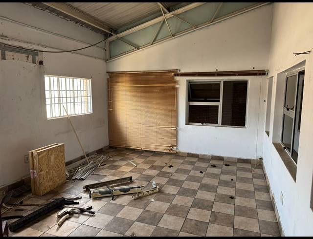 1,200M² WAREHOUSE TO LET IN PRETORIA WEST